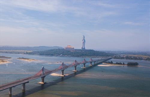 Vẻ đẹp độc đáo của ngôi chùa có tượng Phật cao nhất Đông Nam Á ở Quảng Ngãi