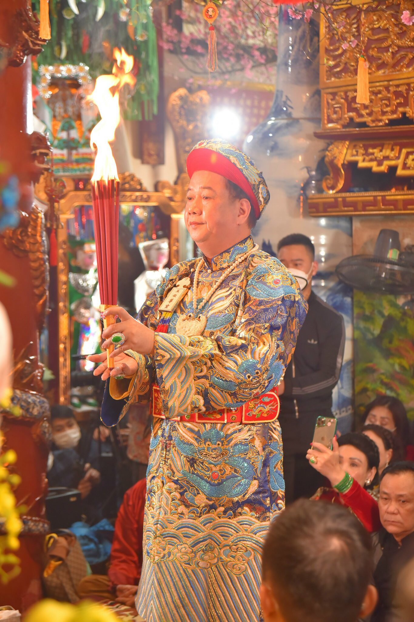 Đồng thầy - “thủ lĩnh tâm linh” dẫn dắt thực hành thờ Mẫu và giáo hóa “tín đồ”