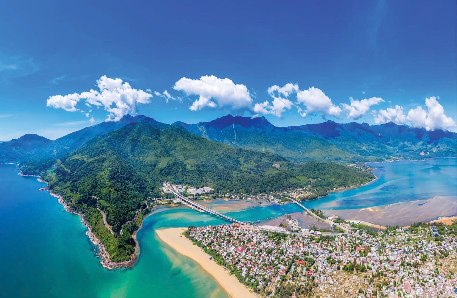 Vịnh Lăng Cô, vẻ đẹp bình yên