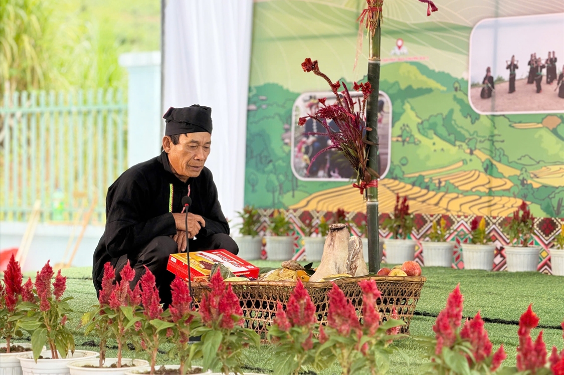 Tết Hoa mào gà – Nét văn hóa độc đáo của người Cống nơi cực Tây Tổ quốc