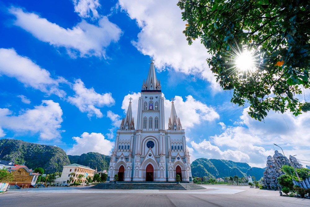 Nhà thờ lớn nhất Việt Nam chính thức được khánh thành