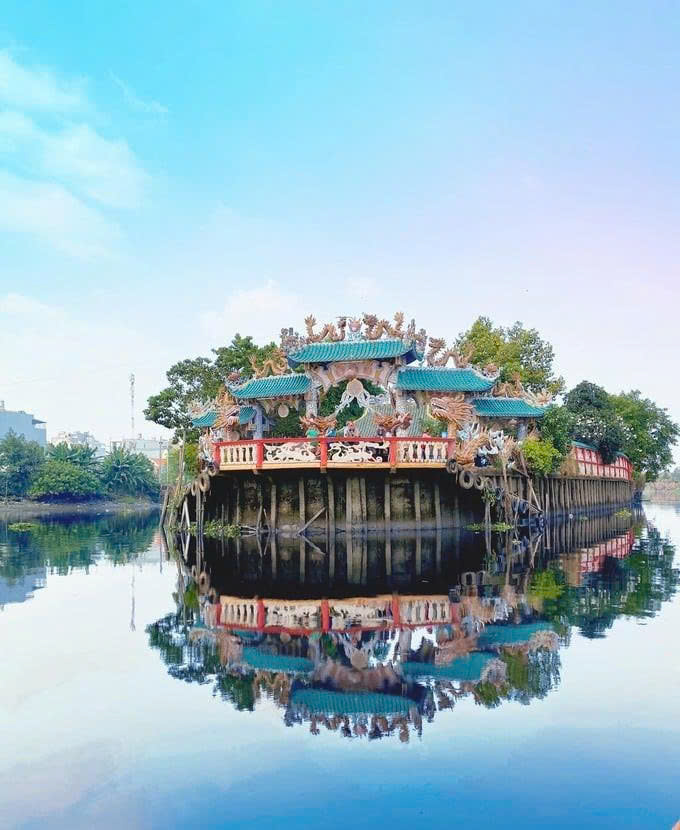 Miếu Nổi Phù Châu – Di tích tâm linh độc đáo giữa lòng sông Vàm Thuật