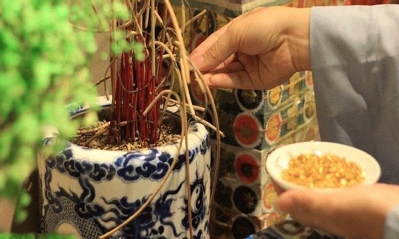 Bao sái bàn thờ trước hay sau khi cúng ông Công ông Táo?