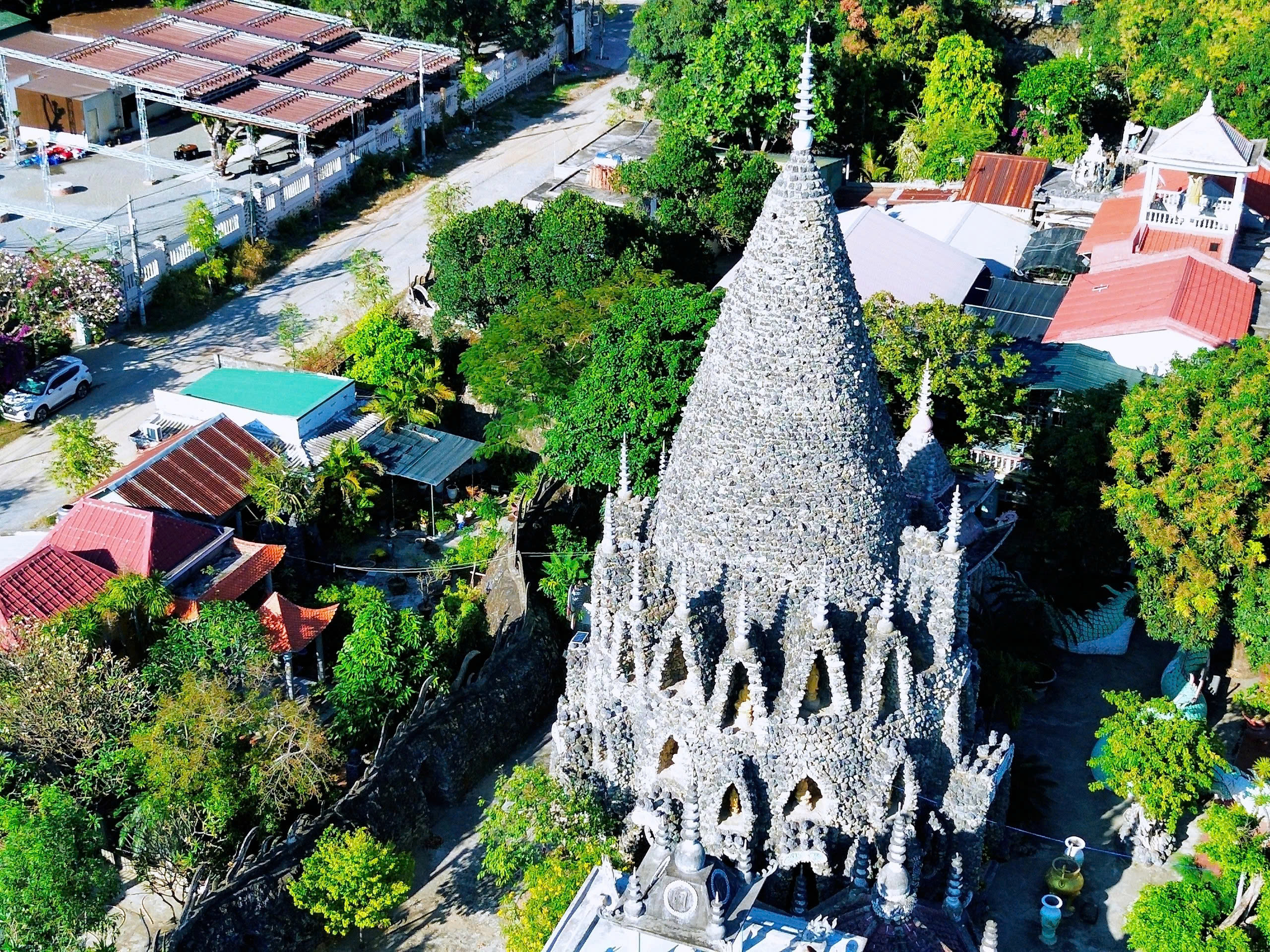 Chùa Từ Vân, kiệt tác từ san hô và vỏ ốc