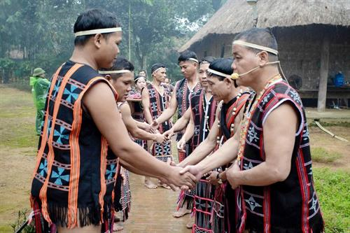 Lễ kết nghĩa của người Cơ Tu – Sợi dây đoàn kết giữa làng, xã