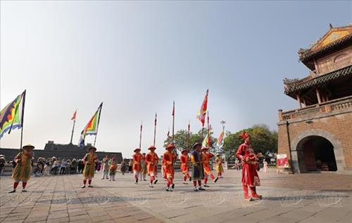 Lễ đổi gác ở Đại Nội Huế