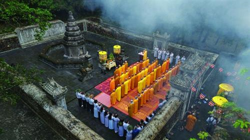 Tảo tháp - Nét đẹp tri ân trong truyền thống Phật giáo Việt Nam