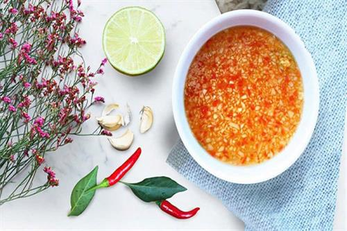 Giá trị của chén nước chấm trong văn hóa ẩm thực Việt