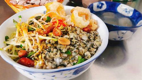 Cơm hến Huế – món ăn dân dã, đậm đà hương vị miền Trung