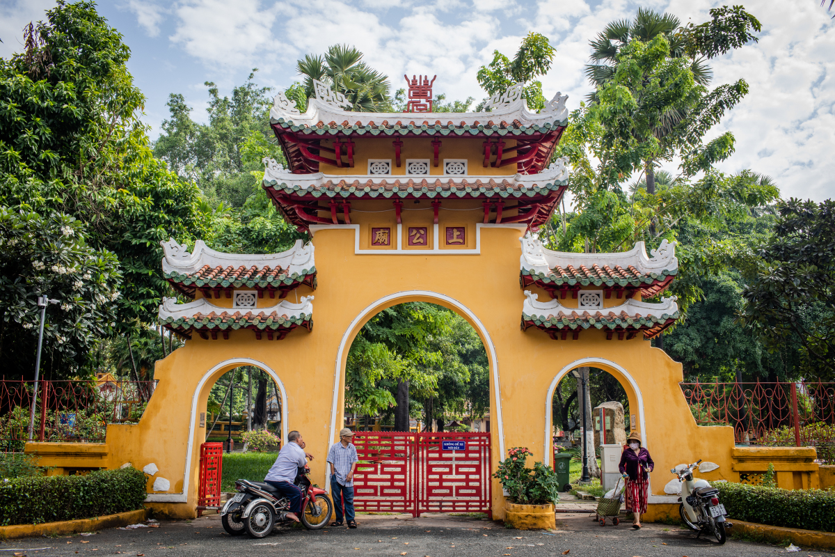 Lăng Ông Bà Chiểu – Ngôi đền cổ nhất Sài thành