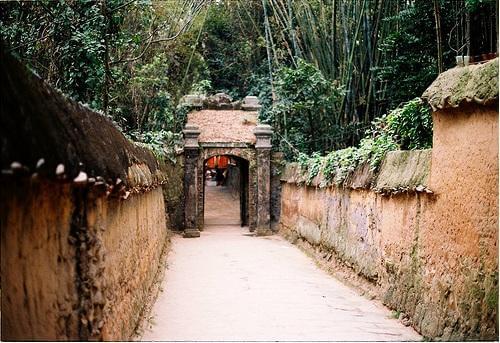 Bức tường đất chùa Bổ Đà: Dấu ấn lịch sử và văn hóa cổ kính