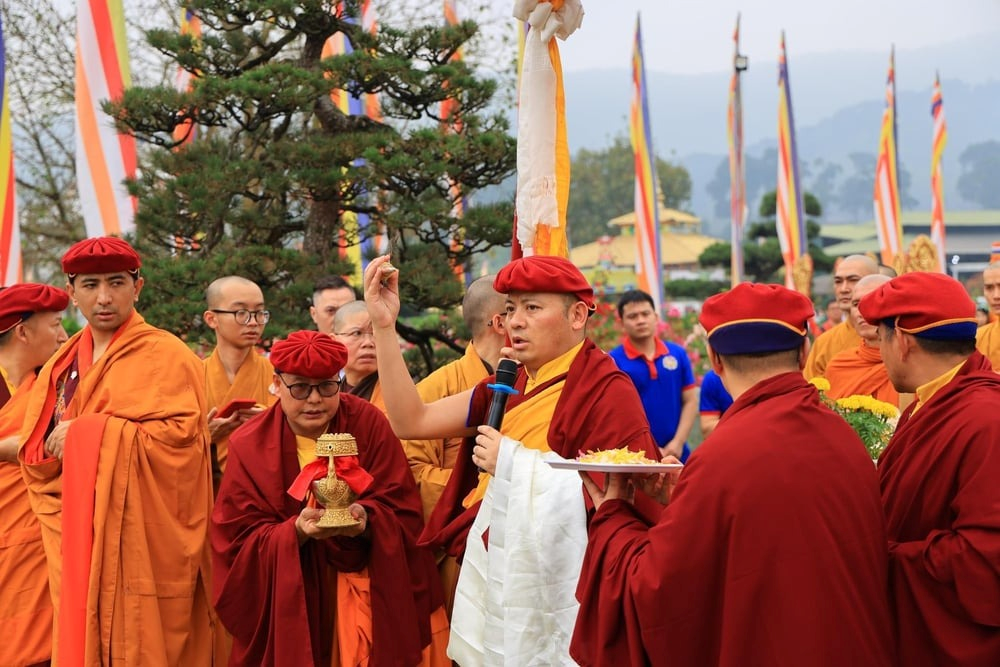 Lễ khai quang tôn tượng Đức Phật tại Đại Bảo Tháp Mandala Tây Thiên