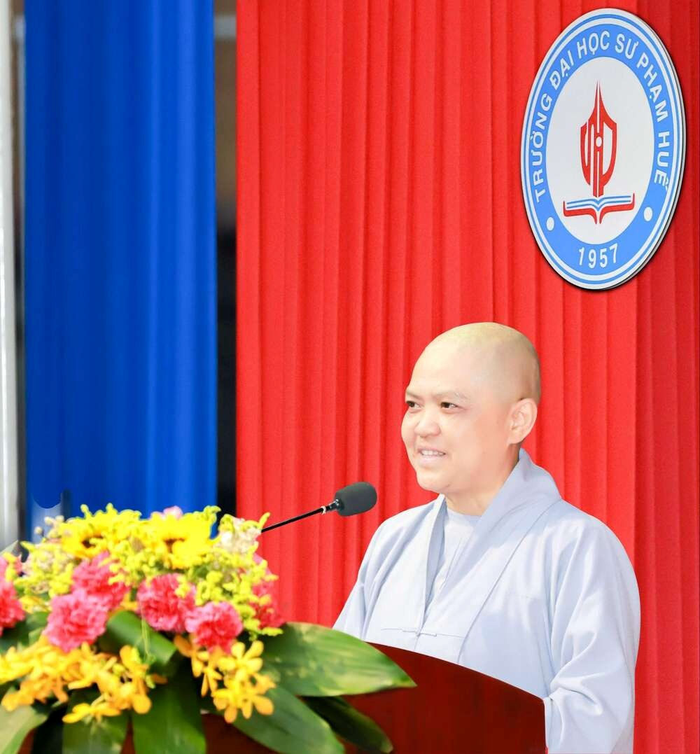 Quỹ từ thiện Thiên Quang trao học bổng cho sinh viên Đại học Sư Phạm Huế và Đại học Tây Nguyên