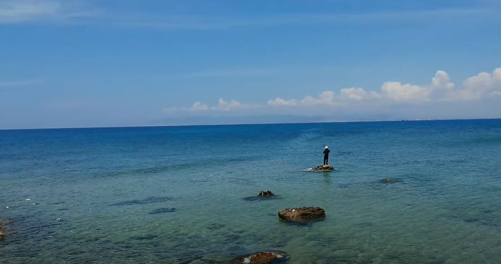 Khám phá thiên nhiên hoang sơ, kỳ vĩ tại Hòn Đỏ, Ninh Thuận