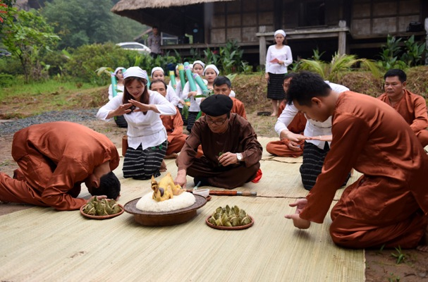 Lễ bốc Mó của dân tộc Thổ 