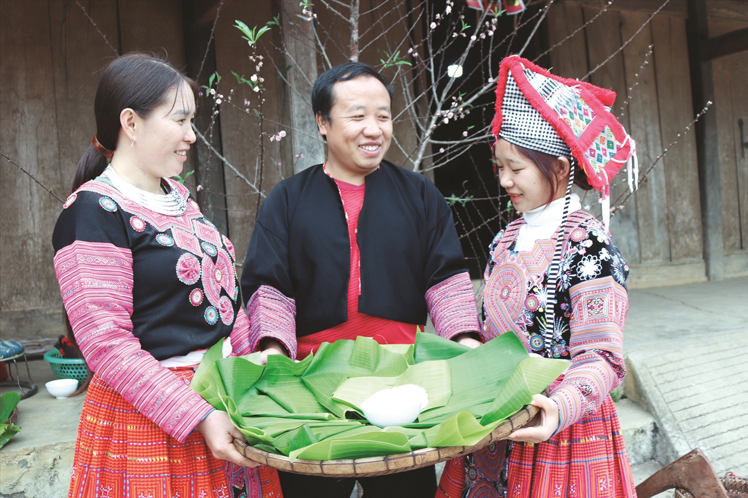 Bánh giầy trong ngày Tết truyền thống của đồng bào Mông