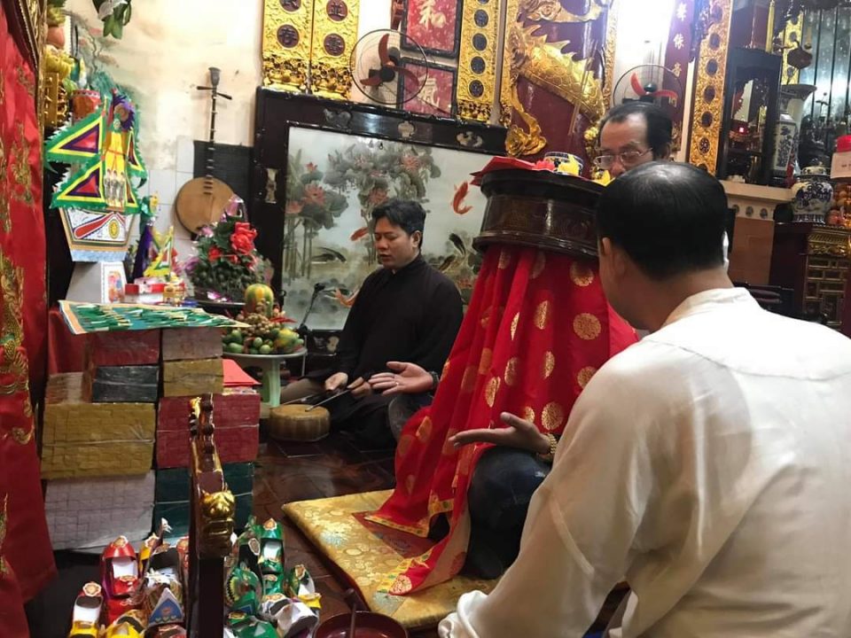 Nghi lễ “Tôn nhang bản mệnh” trong tín ngưỡng thờ Mẫu Tứ phủ