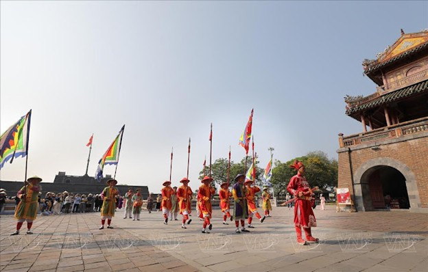 Lễ đổi gác ở Đại Nội Huế