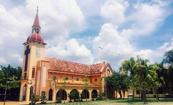 Nhà thờ La Mã Bến Tre, điểm hành hương nổi tiếng